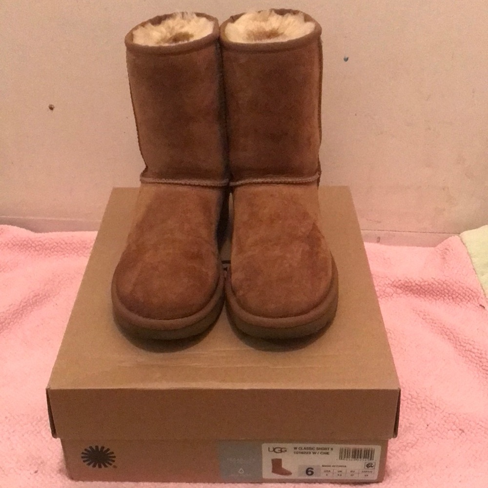 Ugg W Classic short ll Brown color Size US 6